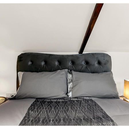 Sleek And Modern Studio With Minimalist Vibe Lägenhet Chelmsford Exteriör bild