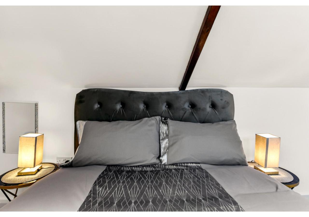 Sleek And Modern Studio With Minimalist Vibe Lägenhet Chelmsford Exteriör bild