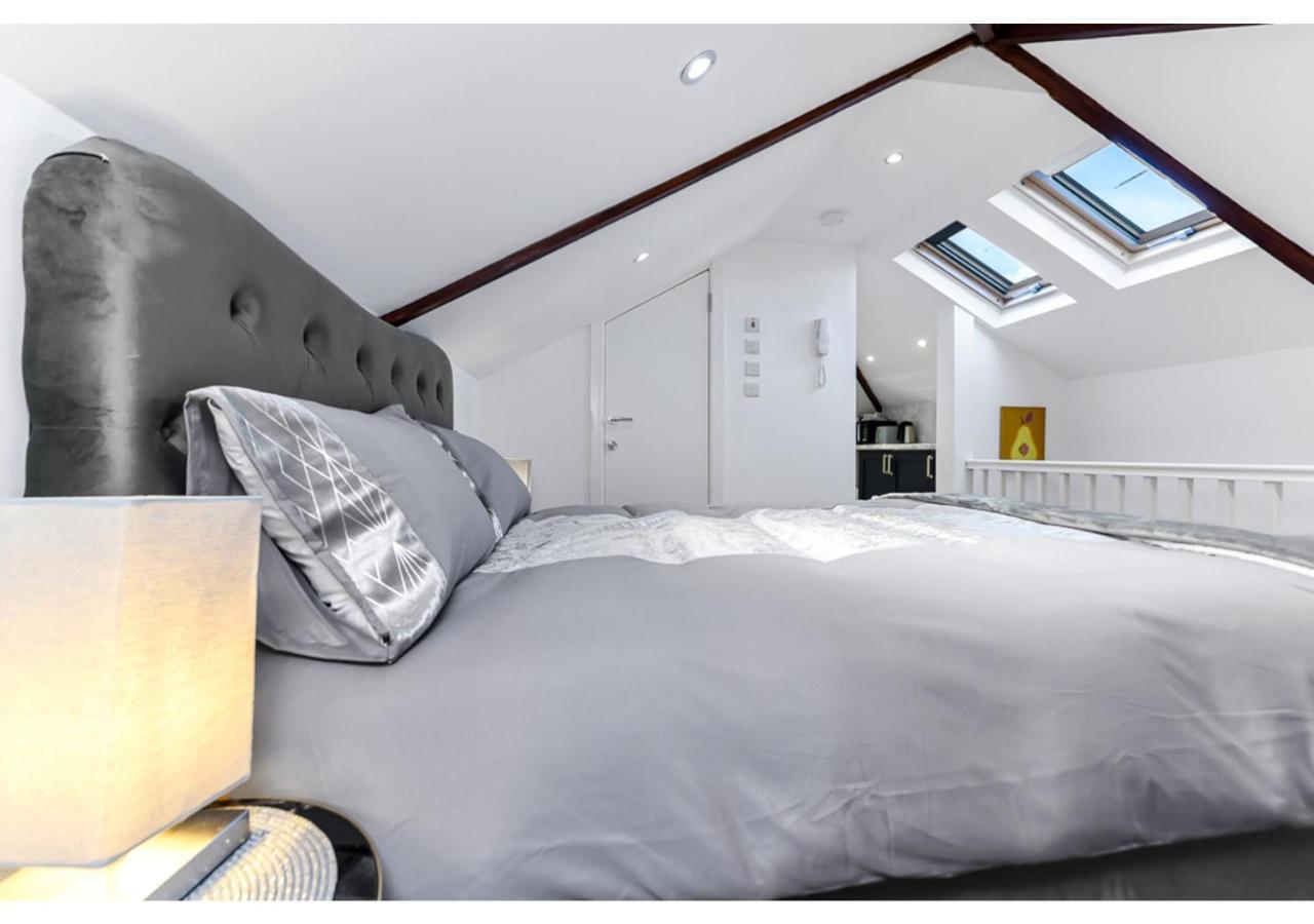 Sleek And Modern Studio With Minimalist Vibe Lägenhet Chelmsford Exteriör bild