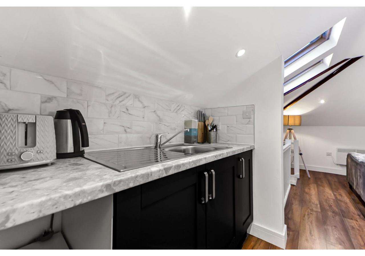 Sleek And Modern Studio With Minimalist Vibe Lägenhet Chelmsford Exteriör bild