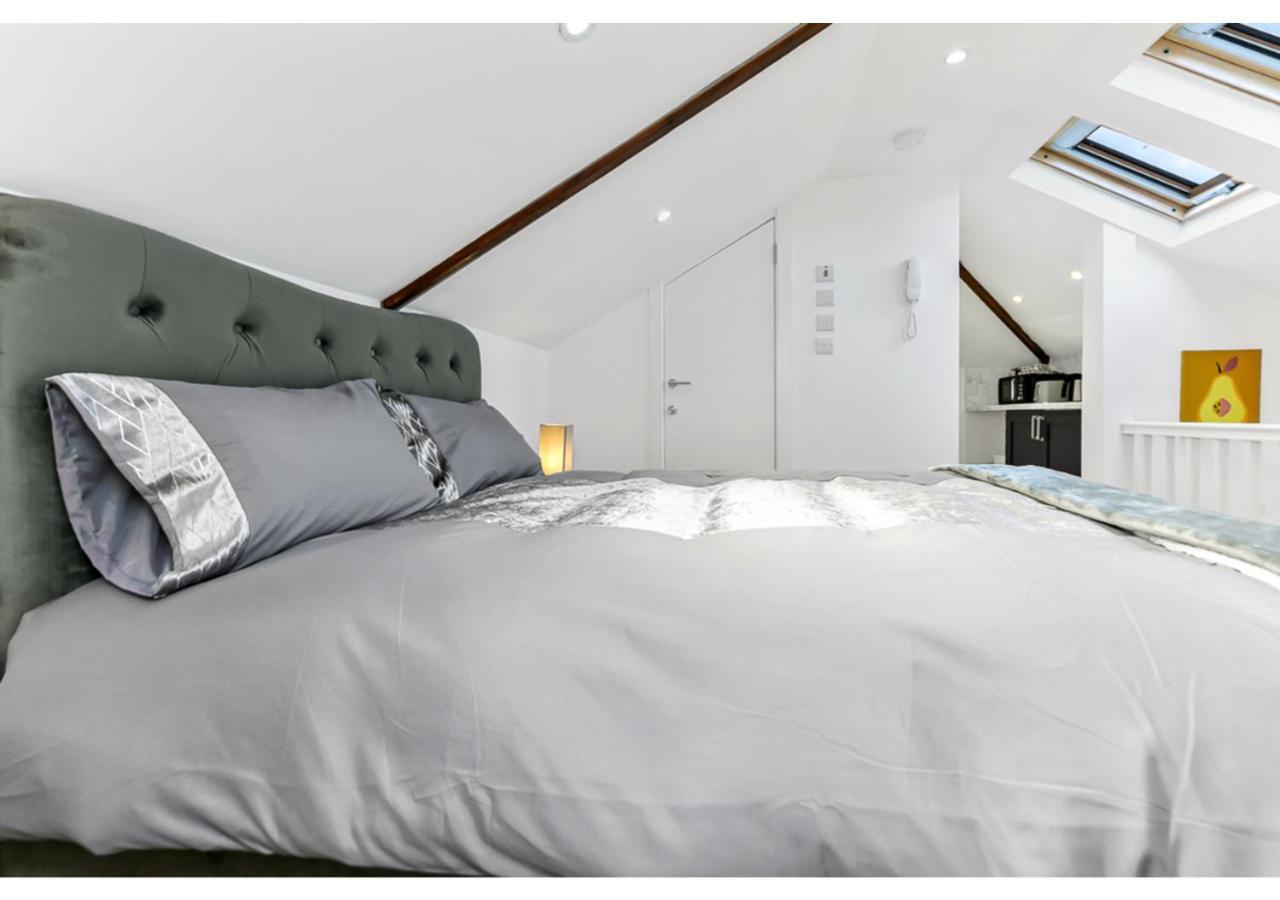Sleek And Modern Studio With Minimalist Vibe Lägenhet Chelmsford Exteriör bild