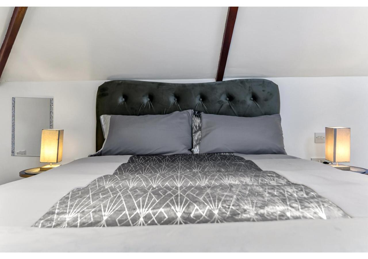 Sleek And Modern Studio With Minimalist Vibe Lägenhet Chelmsford Exteriör bild