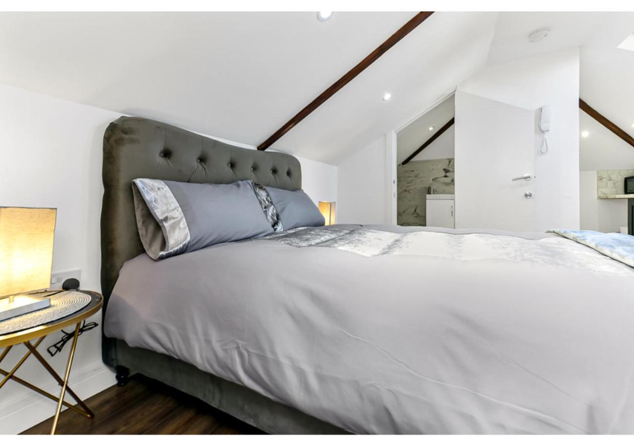 Sleek And Modern Studio With Minimalist Vibe Lägenhet Chelmsford Exteriör bild